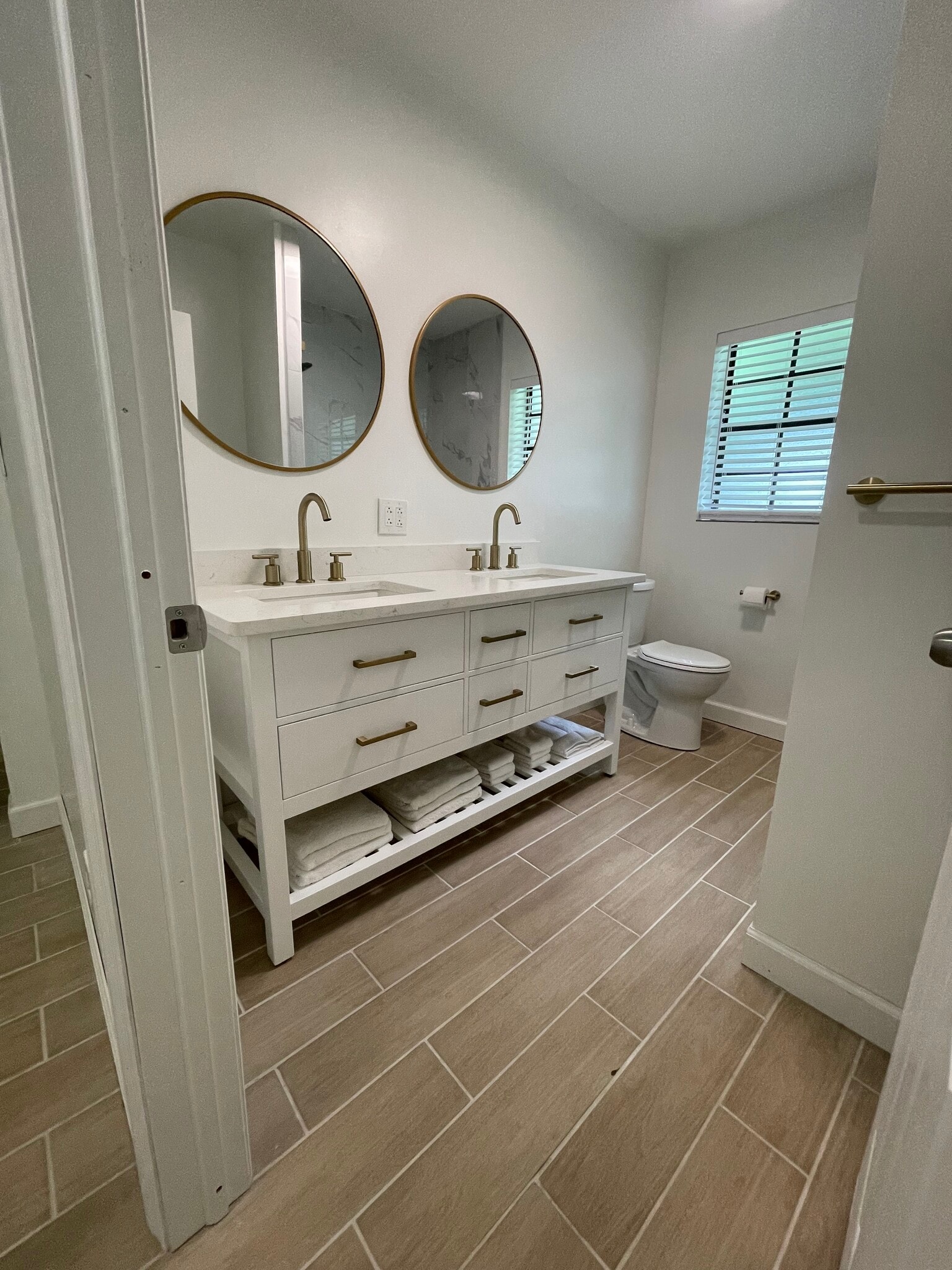 Building Photo - 104 W Osceola Ln