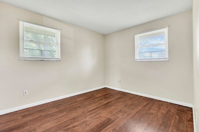 Building Photo - 861 Kingsford Rd