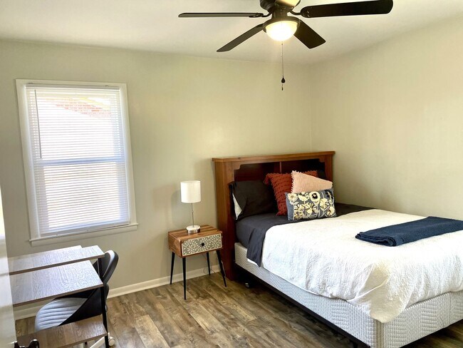 Building Photo - 214 Chapman Ln