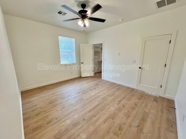 Building Photo - 216 E Hurd St