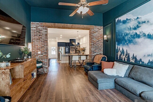 Building Photo - 8110 Stonelake Ave