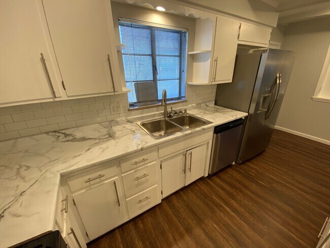 Building Photo - Remodeled Westgate Home with Attached Prof...