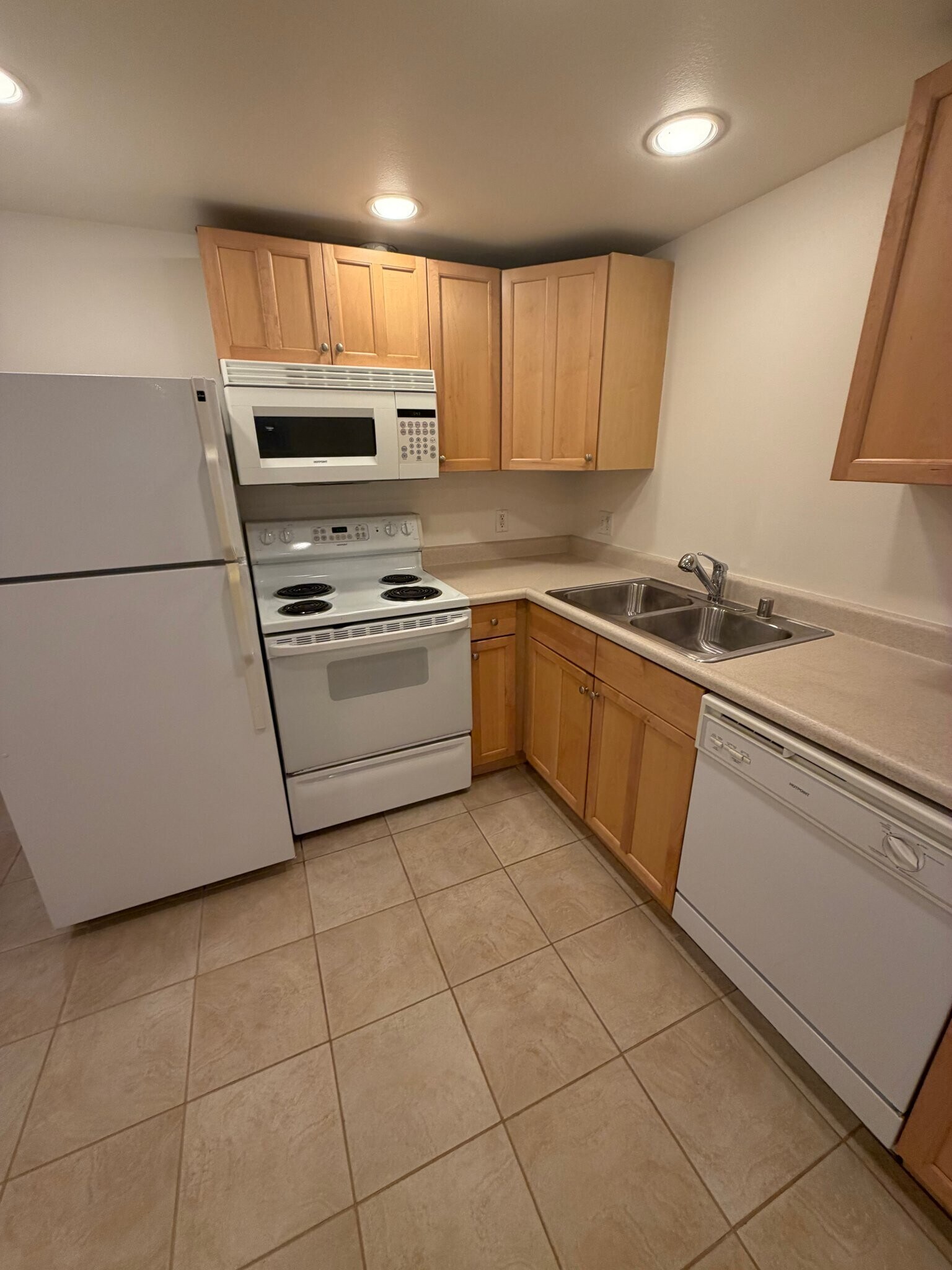 Building Photo - 6410 Phinney Ave N