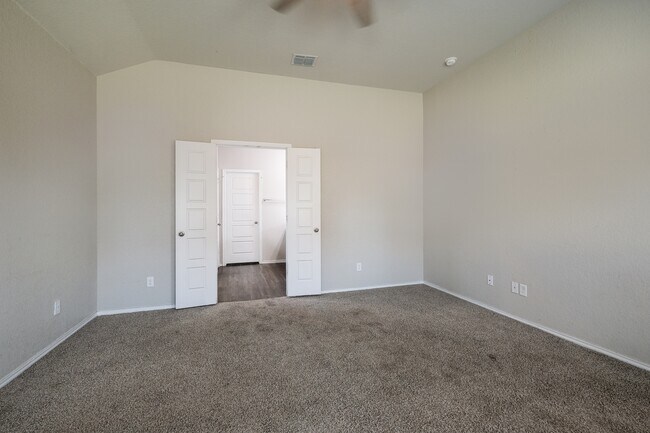 Building Photo - 15310 Comanche Grv