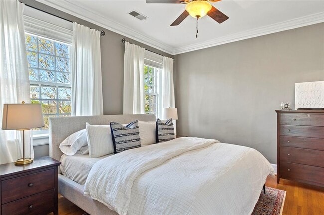 Building Photo - 1 S Prado NE