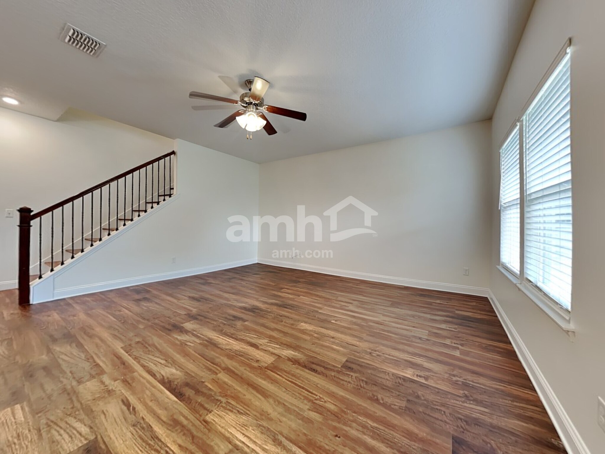 Building Photo - 3255 Roundabout Dr