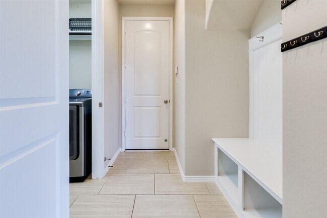 Building Photo - 1330 Watercrest Park Ln