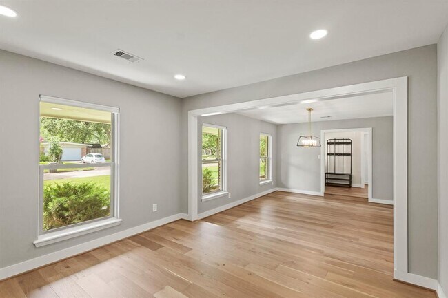 Building Photo - 1707 Imperial Crown Dr