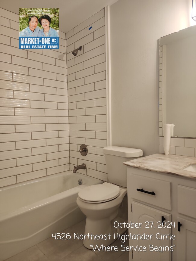 Building Photo - 4526 NE Highlander Cir