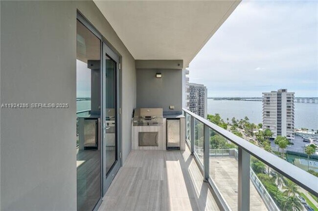 Building Photo - 1451 Brickell Ave