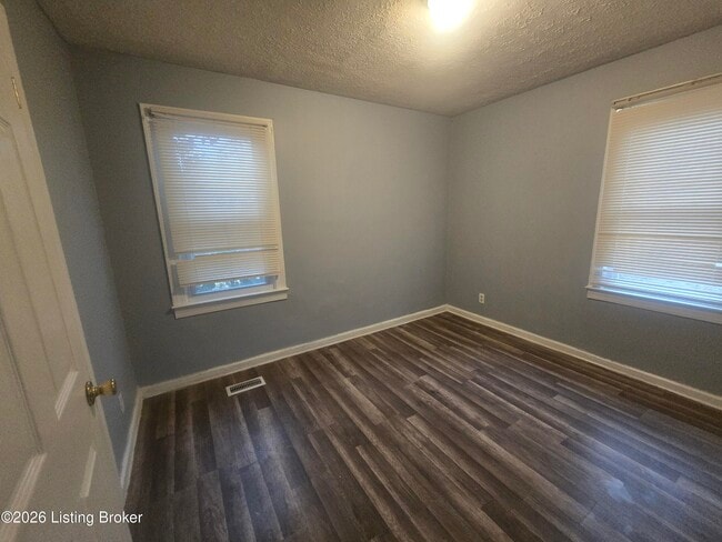 Building Photo - 3004 Wyandotte Ave