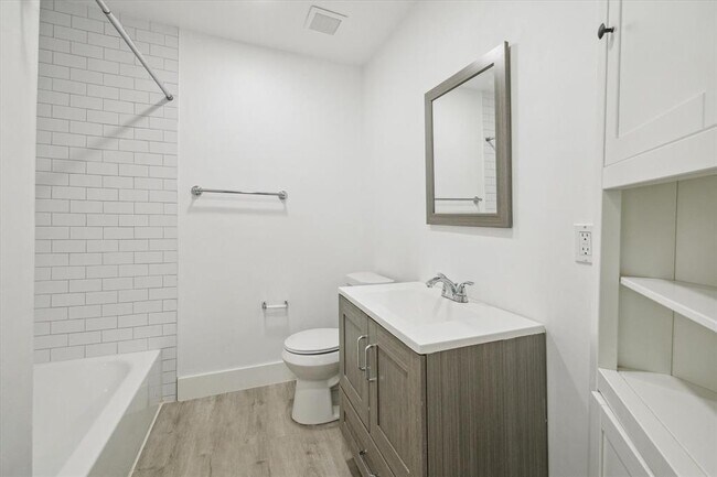 Building Photo - 2207 Mimosa Dr