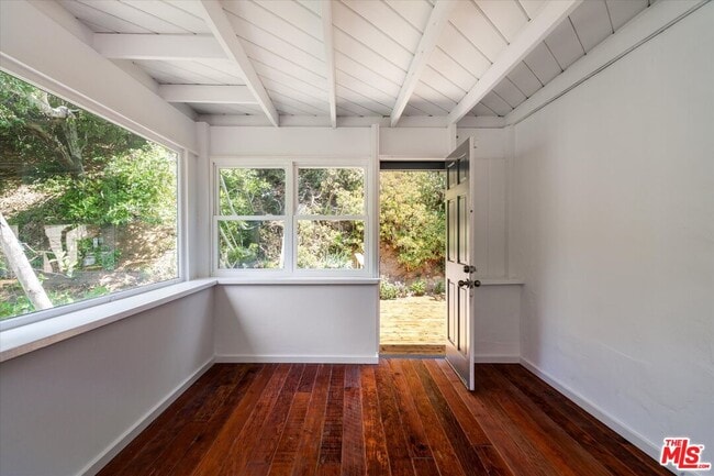 Building Photo - 2030 Laurel Canyon Blvd