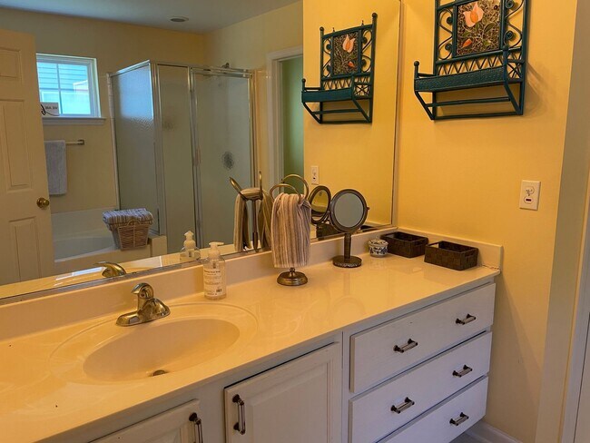 Building Photo - Fully Furnished House In Sandpiper Bay-