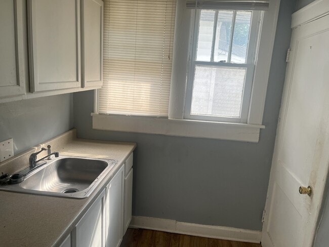 Building Photo - 1449 W 34th St