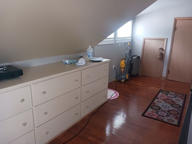 Building Photo - 108 N Russel (Sublease) "Flexible Move in ...