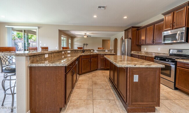 Building Photo - 18445 W Saguaro Ln