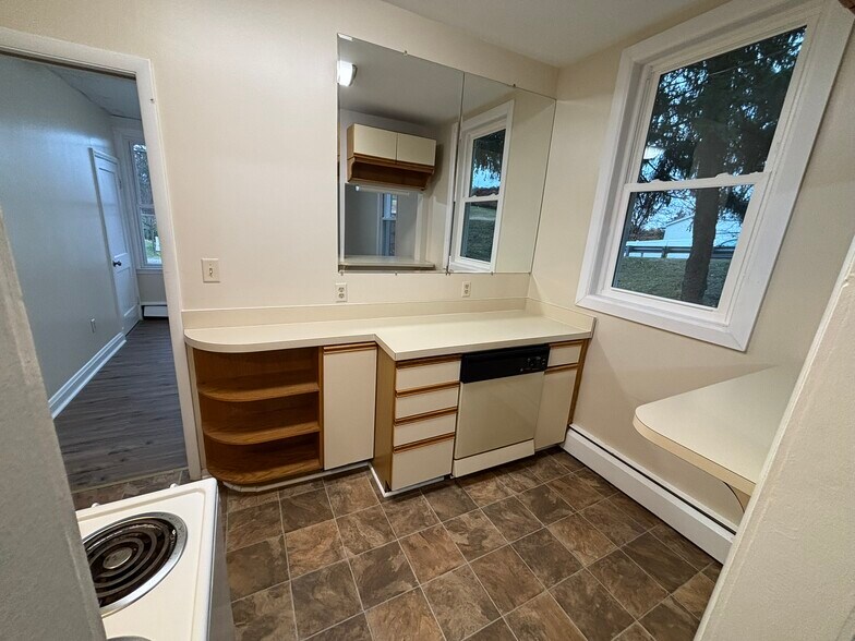 Kitchen - 6045 Old Washington Rd