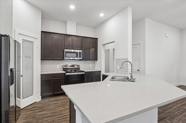 Building Photo - 260 Shoreview Dr