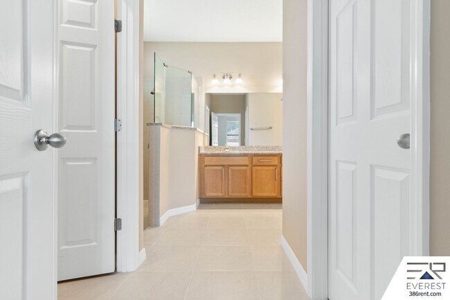 Building Photo - FULLY FENCED, LIKE NEW 3/2/2 IN DESIRABLE PINE GROVE