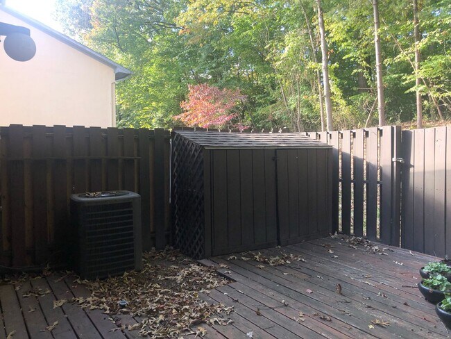 Building Photo - Well Maintained & Updated - 3 BR - Reston Metro