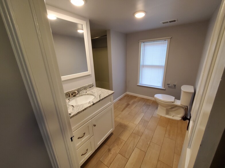 Building Photo - 13813 Village Mill Dr