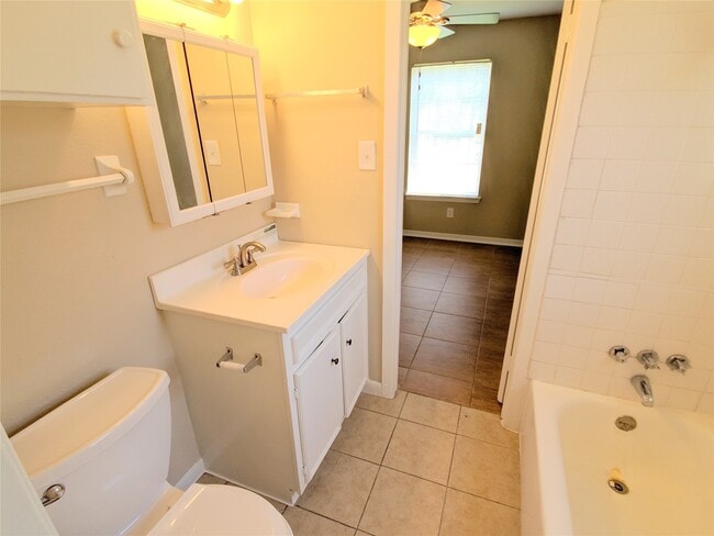 Building Photo - 10962 Buffum St