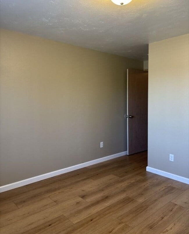 Building Photo - lenft01