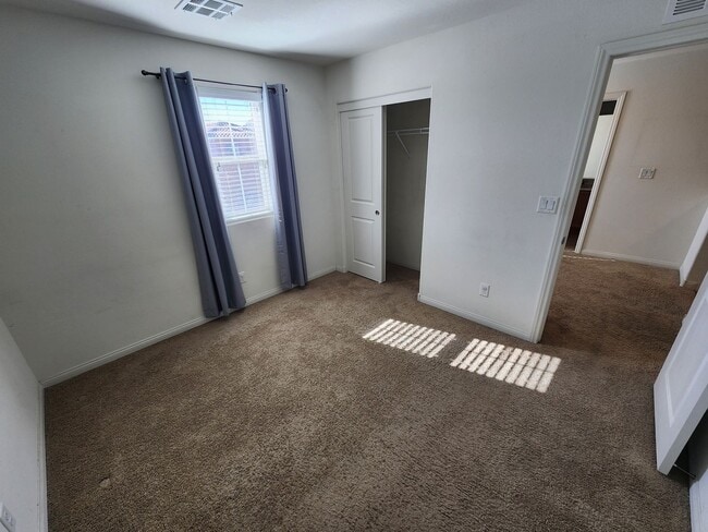 Building Photo - Lovely Two Story Home in Mountain Edge Community