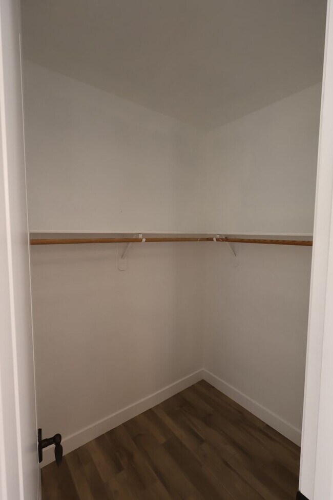 Building Photo - Remodeled 4 Bed 2 Bath Home.