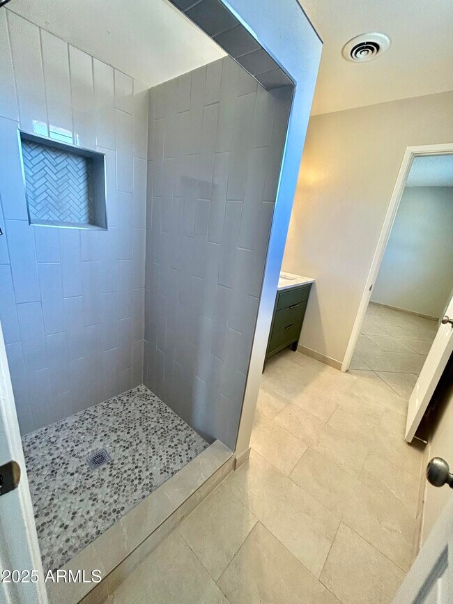 Building Photo - 4024 W Las Palmaritas Dr
