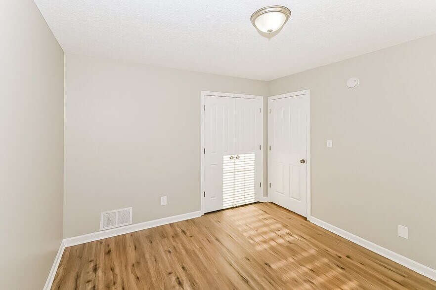 Building Photo - 5333 Doe Ln