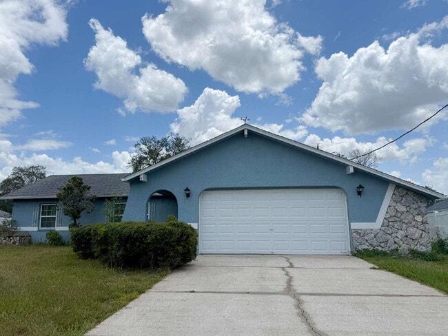Primary Photo - "Charming 3-Bed, 2-Bath Oasis in Spring Hi...