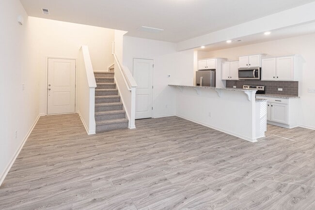 Building Photo - 3BD Townhome Convenient to Hwy 74/ Minutes to Bypass - MOVE IN READY