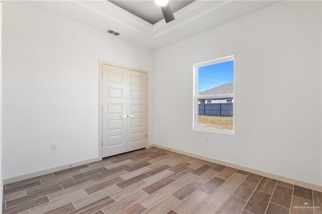 Building Photo - 17 N Alyna Ave