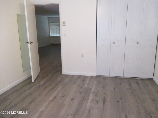 Building Photo - 363B Chesterfield Ct