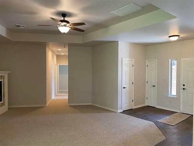 Building Photo - 221 Mockingbird Rd