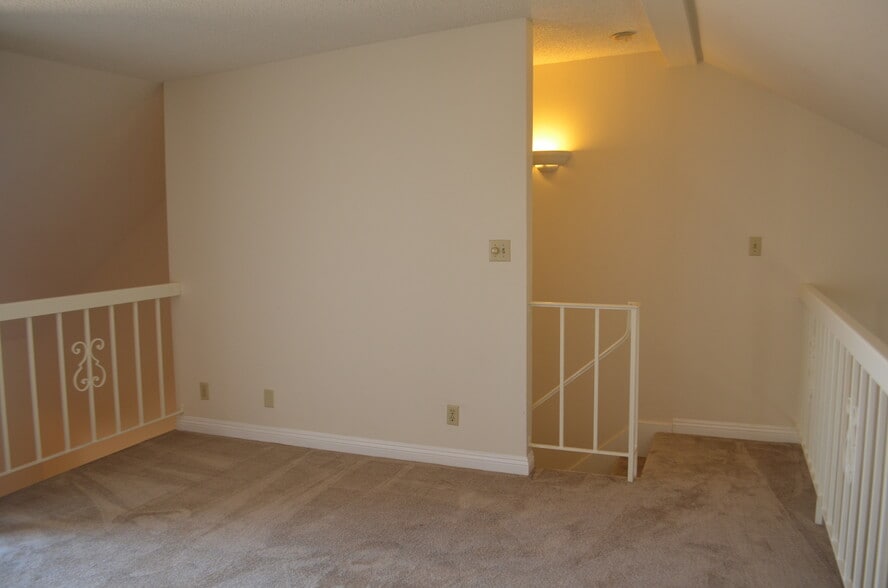 Loft - 330 Cordova St