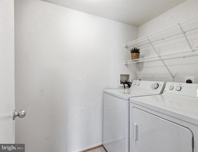 Building Photo - 1710 Abercromby Ct