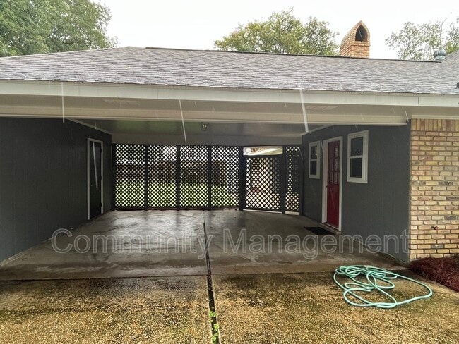 Building Photo - 13741 Willowridge Ave