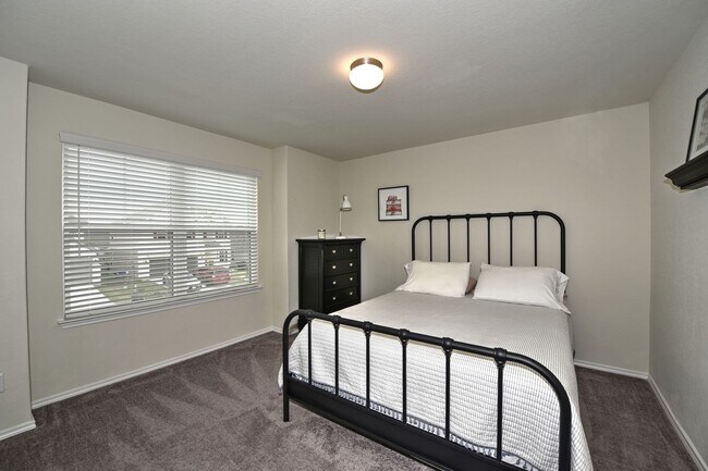 Building Photo - 7807 Cottonwood Ridge