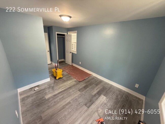 Building Photo - 222 Sommerville Pl