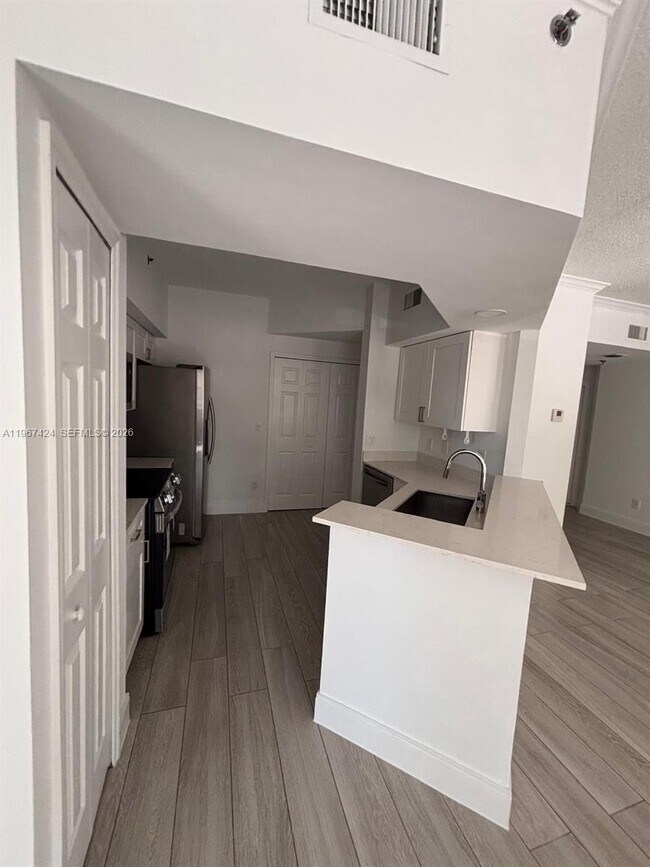 Building Photo - 3255 NE 184th St