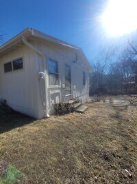 Building Photo - COMING SOON! Beautiful 3 Bedroom Home in S...