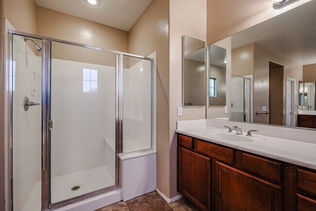 Building Photo - COMING SOON !! Spacious 4 Bed, 2.5 Bath 2 Story Home in Shadow Ridge Community/ Chandler