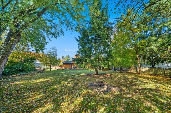 Building Photo - 9394 SE Mason Cir