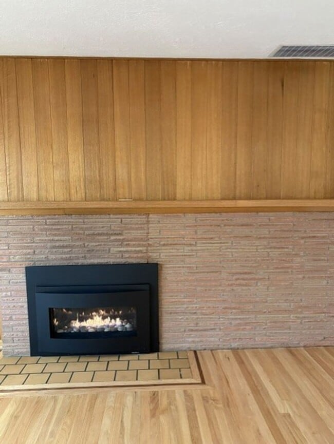 Building Photo - |NEW| ~ Charming Cedar Hills Ranch – Great Location! ~ Accepting Applications April 26 @ 5AM!