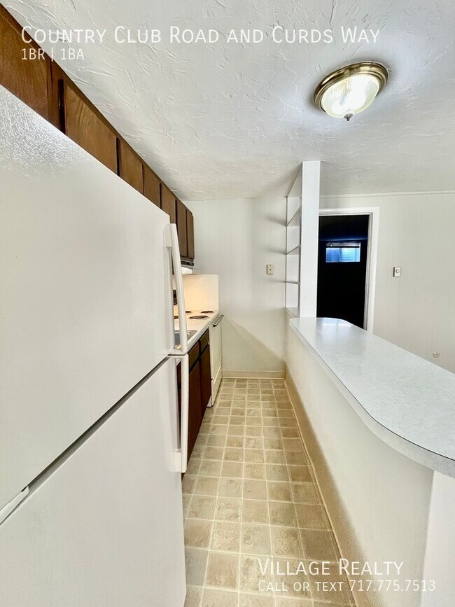 Building Photo - 613 Country Club Rd