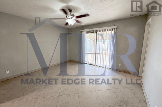 Building Photo - 4Bed/3Bath House at Broadway/Mill Ave! $199 MOVE-IN SPECIAL! Ready for Immediate Move-In! -- RV GATE