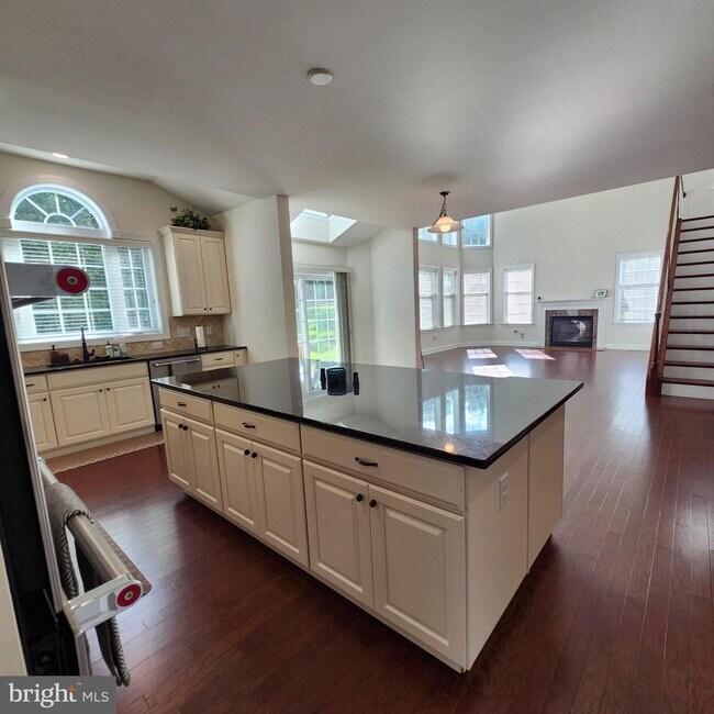 Building Photo - 6493 Fox Glove Ln